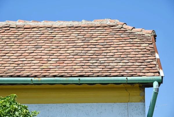 Roof of an old house — Stock Photo, Image