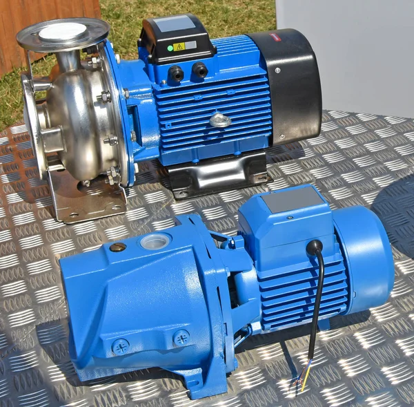 Pompă de motor și compresor nou în aer liber — Fotografie, imagine de stoc
