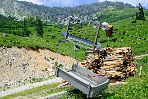 Trä transportör hiss i berget, Veitsch, Österrike — Stockfoto