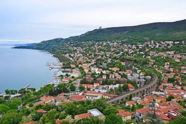 Uitzicht over stad Ankaran, Slovenië — Stockfoto