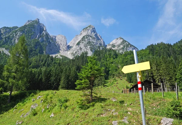 Mountains and tourist sign at Gosau, Austria — Stock Photo, Image