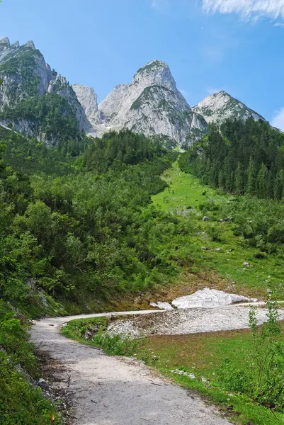 Mountains and road in Gosau, Austria — Stock Photo, Image