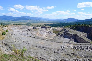 Taş maden dağlarda, Romanya