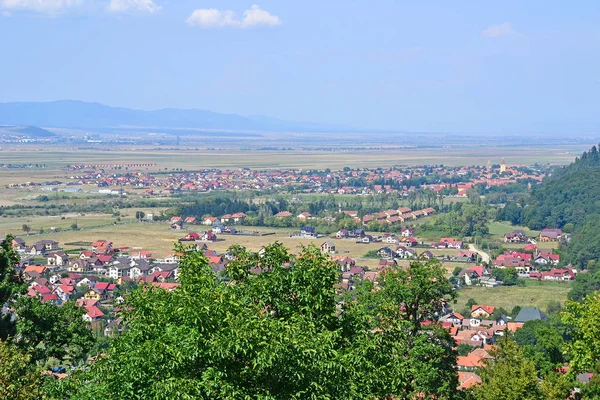 Vista de la ciudad de Rasnov, Rumania — Foto de Stock