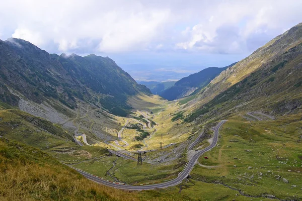 Weg in de bergen van de Karpaten, Roemenië — Stockfoto