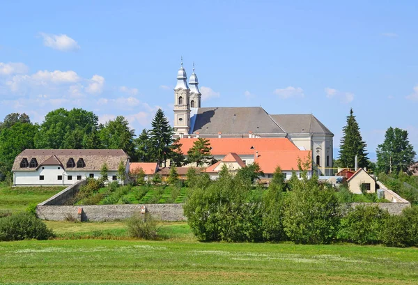 Vista del pueblo en Transilvania, Rumania — Foto de Stock