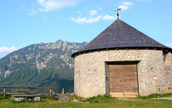 Oude stenen gebouw in Oostenrijk — Stockfoto