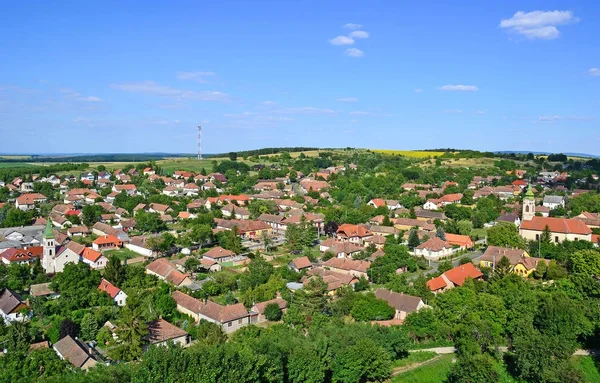 Vista de un pueblo húngaro desde arriba — Foto de Stock