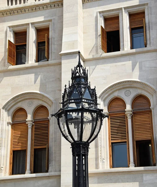 Ventanas Del Edificio Del Parlamento Una Farola Budapest Hungría — Foto de Stock