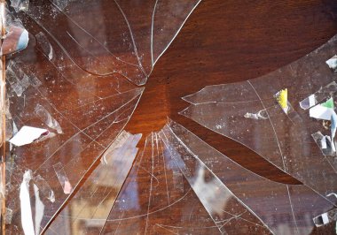 Kırık shopwindow portre