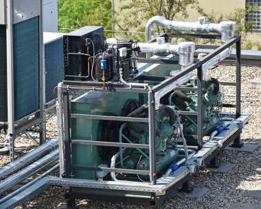 Üst kısmında bir buildin klimalar