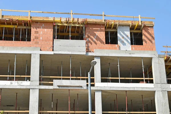 Construção de novos edifícios de abertura na zona citada — Fotografia de Stock