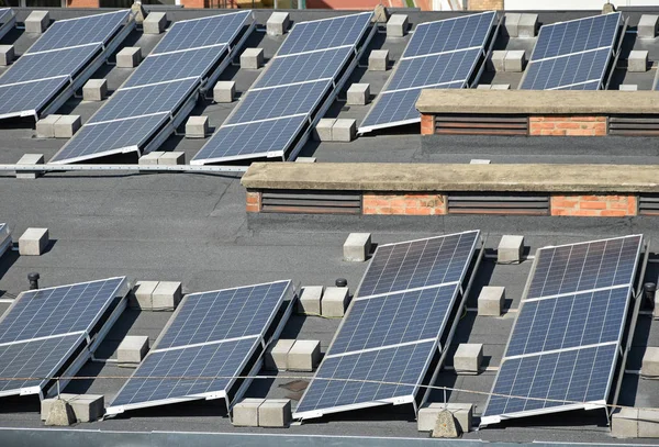 Solar panels on the top of a buildin — Stock Photo, Image