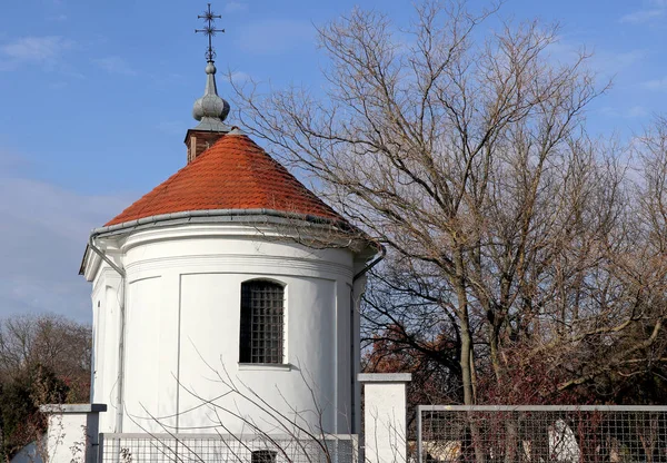 Old chapel near a public cemetery — ストック写真