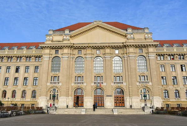 Budova univerzity, Debrecín, Maďarsko — Stock fotografie