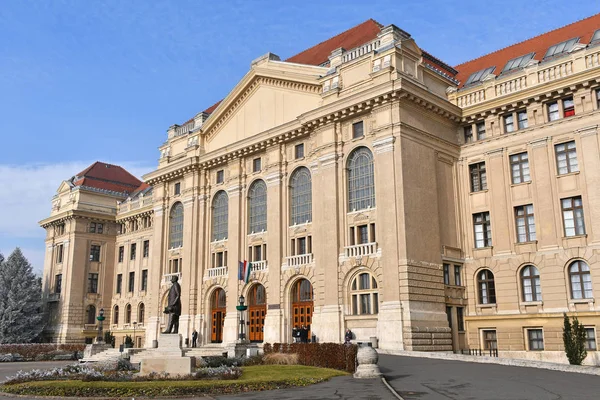 Budynek Uniwersytetu, Debrecen, Węgry — Zdjęcie stockowe