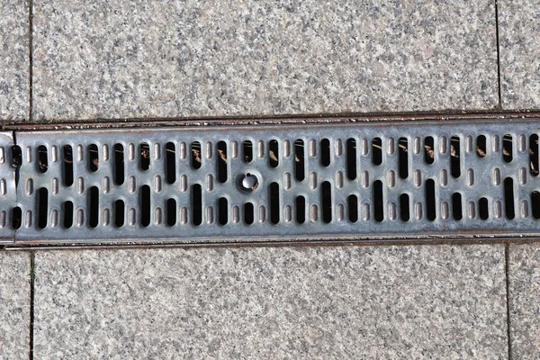 Couvercle Métallique Les Eaux Usées Sur Route — Photo