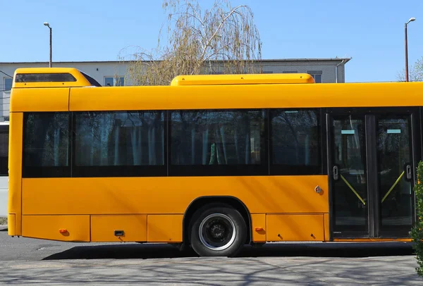 Buss Står Vid Terminalen — Stockfoto