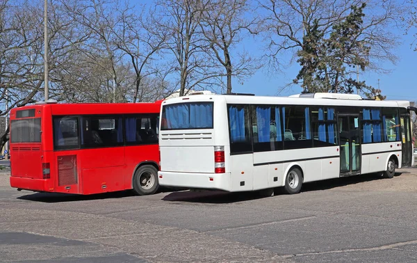 Автобусы Стоящие Терминала — стоковое фото