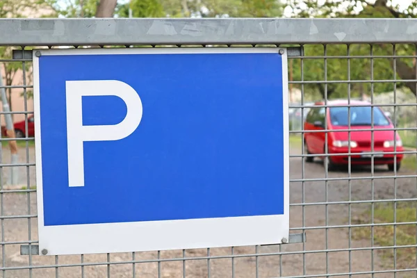 Geschlossener Parkplatz Und Schild — Stockfoto