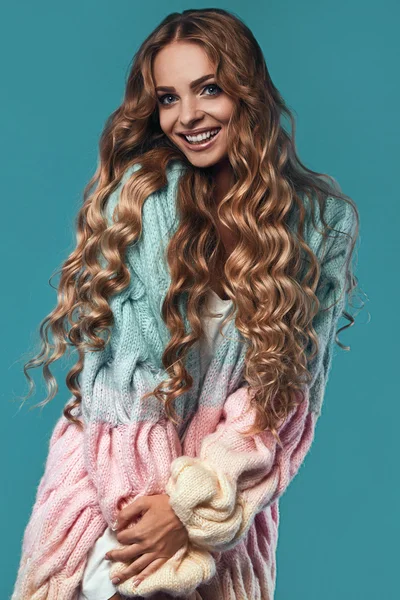Portrait of beautiful smiling blond woman with long hair — Φωτογραφία Αρχείου