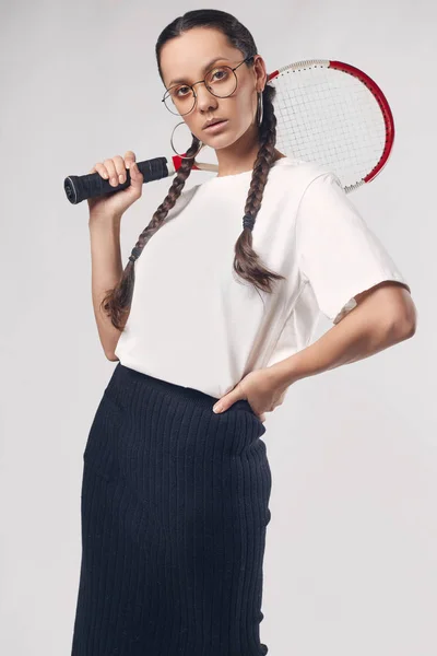 Beautiful charming hispanic girl in white t-shirt with tennis racquet — Stock Photo, Image