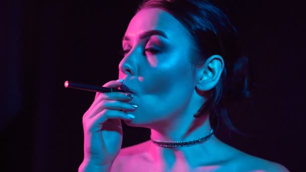 Portrait Glamour Seductive Gorgeous Brunette Woman Smoking Electronic Cigarette Neon — Stock Video