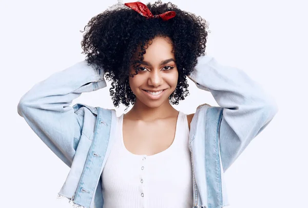 Érzéki Portré Csillogás Elegáns Fekete Hippi Tizenéves Lány Modell Göndör — Stock Fotó