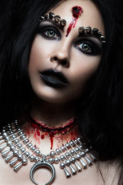 Demon girl with a bullet in the head and her throat cut. An image for Halloween. — Stock Photo, Image