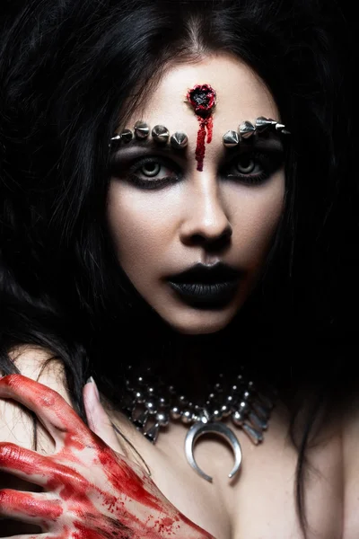 Demon girl with a bullet in the head and her throat cut. An image for Halloween. — Stock Photo, Image