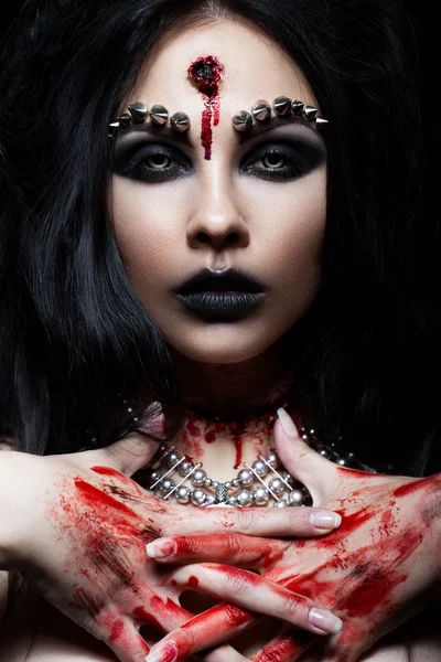 Demon girl with a bullet in the head and her throat cut. An image for Halloween. — Stock Photo, Image