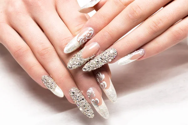 Beautifil wedding manicure for the bride in gentle tones with rhinestone. Nail Design. Close-up — Stock Photo, Image
