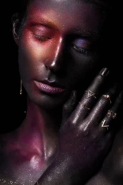 Όμορφο κορίτσι με art space μακιγιάζ στο πρόσωπο και το σώμα της. Πρόσωπο Glitter. — Φωτογραφία Αρχείου