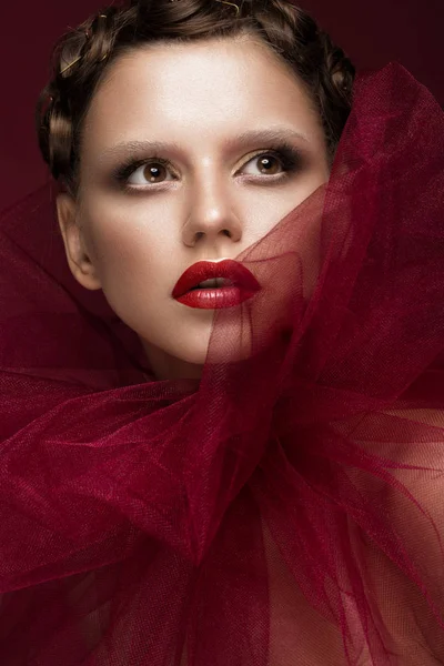 Güzel kız Cadılar Bayramı için kırmızı gelinin görüntüdeki sanat yaratıcı makyajlı. Güzellik.