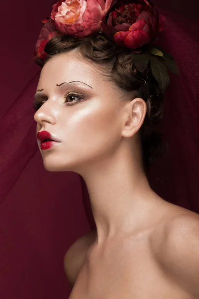 Güzel kız Cadılar Bayramı için kırmızı gelinin görüntüdeki sanat yaratıcı makyajlı. Güzellik. — Stok fotoğraf
