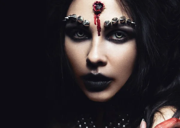 Demon girl with a bullet in the head and her throat cut. An image for Halloween. — Stock Photo, Image