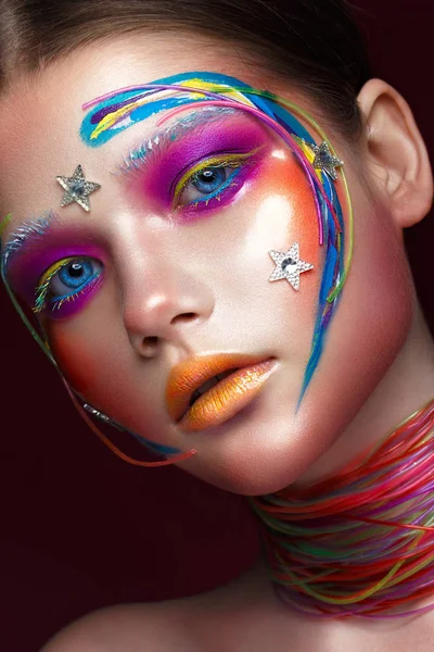 Hermosa chica con maquillaje creativo en estilo pop art. Cara de belleza . — Foto de Stock