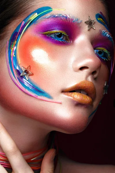 Schöne Mädchen mit kreativem Make-up im Pop-Art-Stil. Schönheit Gesicht. — Stockfoto