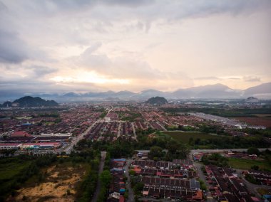 Tambun, Perak 'taki dağların ve ormanın havadan görünüşü