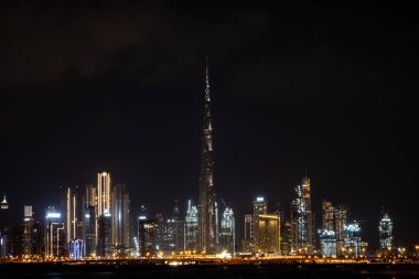 Gece Dubai gökdelenleri
