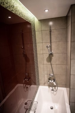 Şık ve lüks banyo iç mimarisi