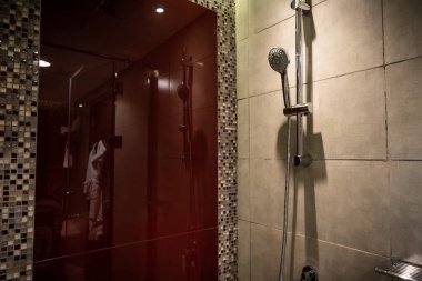 Şık ve lüks banyo iç mimarisi