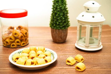 Ananaslı turta ya da nanalı tart, Endonezya 'dan gelen ananas reçeli ile doldurulmuş ya da üzeri ananas reçelli, ancak Asya' nın farklı bölgelerinde bulunur. Kurban Bayramı Konsepti, Seçici Odaklanma