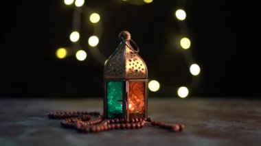 Arap feneri ve tasbih (tespih boncukları) sinematik çekimi, Ramazan ve bayram görüntüleri