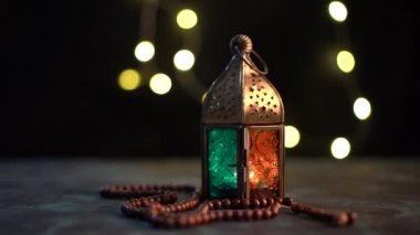Arap feneri ve tasbih (tespih boncukları) sinematik çekimi, Ramazan ve bayram görüntüleri