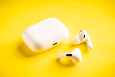 Kuala Lumpur, Malezya - Aralık 2019. Yeni hava modülünün profosyoneli aktif gürültü kesme ve özelleştirilebilir uyum içeriyor