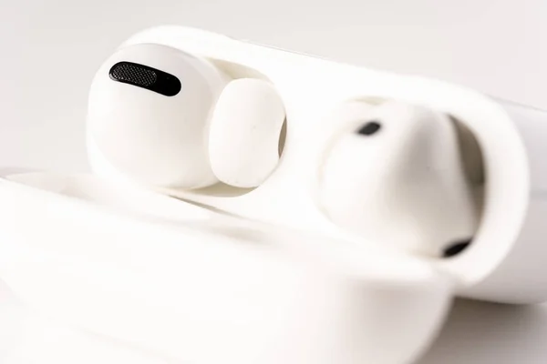 Die Neuen Airpods Pro Zeichnen Sich Durch Aktive Geräuschunterdrückung Und — Stockfoto