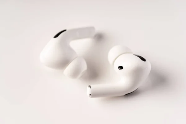 Die Neuen Airpods Pro Zeichnen Sich Durch Aktive Geräuschunterdrückung Und — Stockfoto