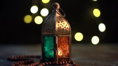 Arap feneri ve tasbih (tespih boncukları) sinematik çekimi, Ramazan ve bayram görüntüleri