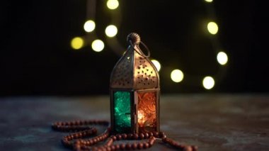 Arap feneri ve tasbih (tespih boncukları) sinematik çekimi, Ramazan ve bayram görüntüleri